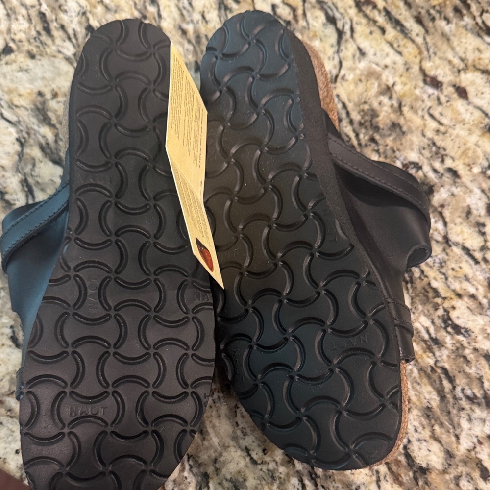 Naot Sz 37 Black Leather Slide Sandals - Picture 3 of 4